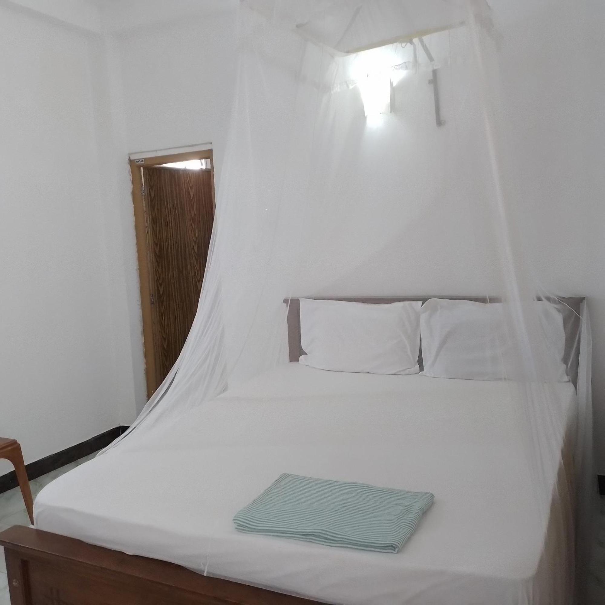 Sea Side Bay House Hotel Weligama Room photo