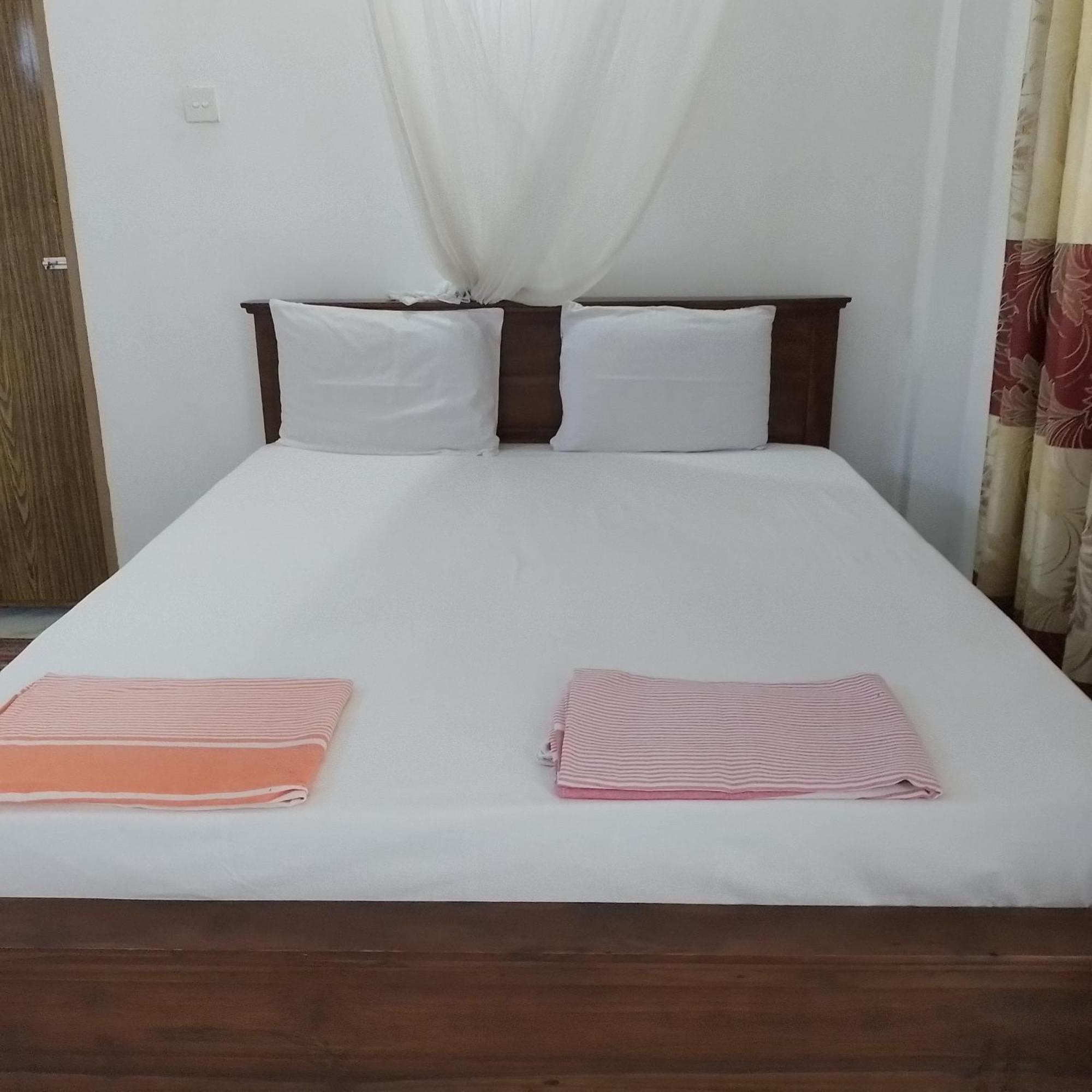 Sea Side Bay House Hotel Weligama Room photo
